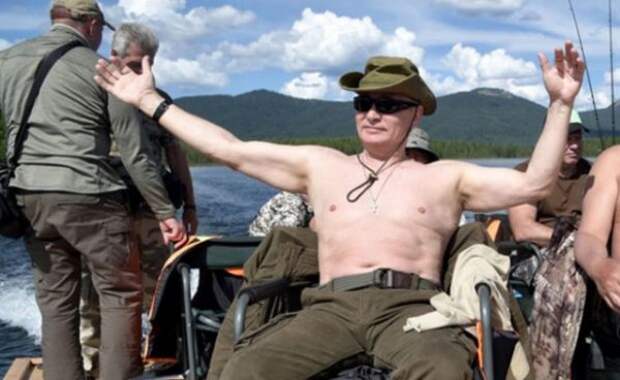Владимир Путин «свой в доску»: пользователи соцсетей одобрили погоню за щукой Владимир Путин «свой в доску»: пользователи соцсетей одобрили погоню за щукой