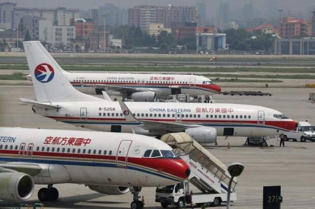 China Eastern Airlines planes are seen on the tarmac at Hongqiao International Airport in Shanghai, July 29, 2014.  REUTERS/Aly Song
