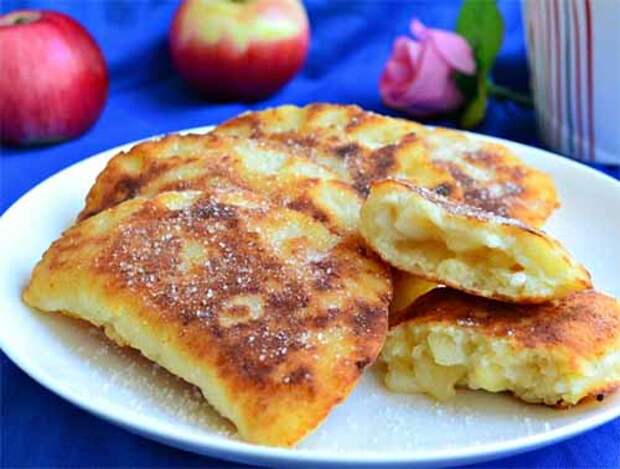 творожные пирожки с яблоками