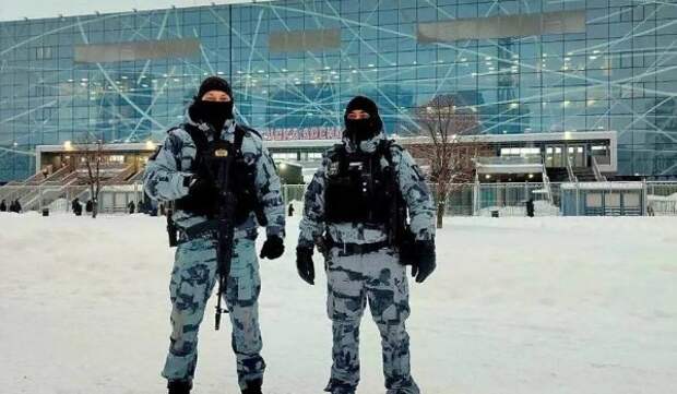 Сотрудники и военнослужащие столичного главка Росгвардии обеспечили безопасность матча КХЛ