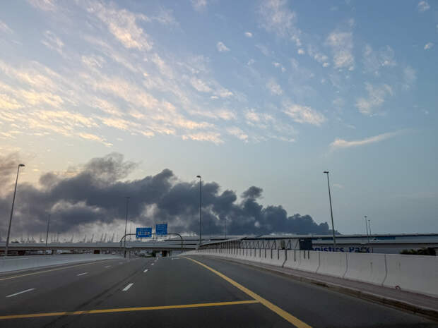 Россияне продолжили отпуск на пляжах атакованного Ираном Дубая и попали на видео