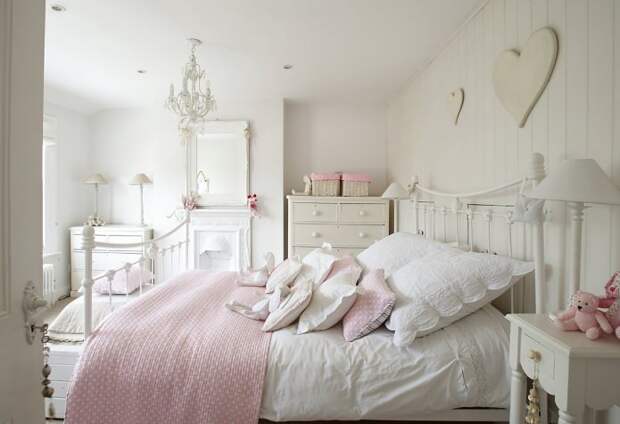 бело-розовая спальня