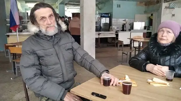 Участники движения «Донецкая республика» раздали жителям бесплатные обеды