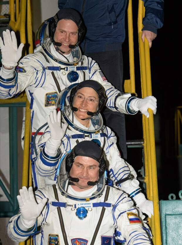 Expedition 59 Crew Wave Farewell