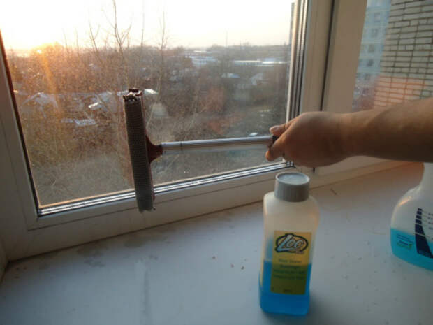 Секрет мытья окон. | Фото: Picdeer.