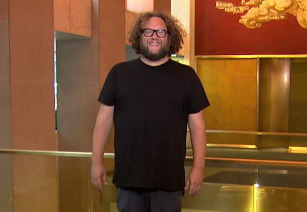 Простая стрижка преобразила мужчину до неузнаваемости: жена и дети рады