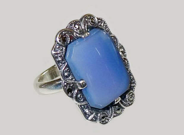 Перстень с голубым агатом и марказитами