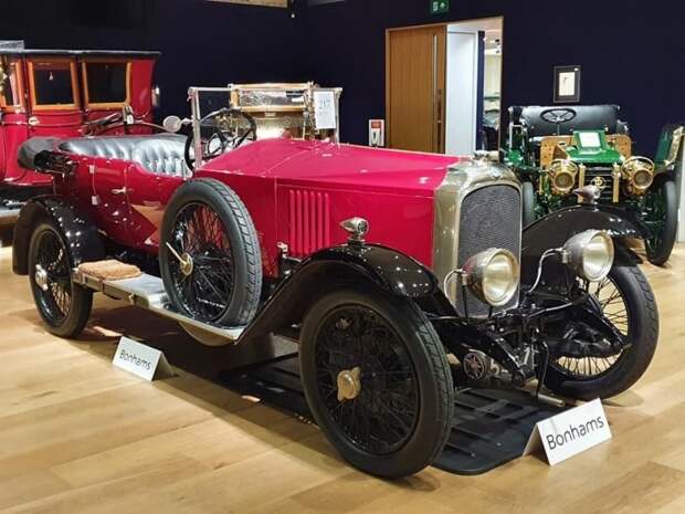 6. Vauxhall 30-98 OE-Type Velox Tourer 1924 года продан за £258,750 (30 000 000 руб.).