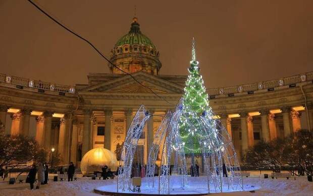 Фонтаны в виде световых инсталляций украсили Петербург