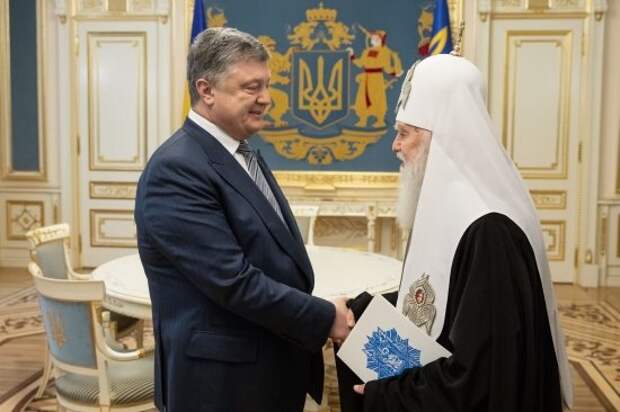 Порошенко объявил войну православию: Минюст Украины отменил передачу Почаевской лавры УПЦ МП