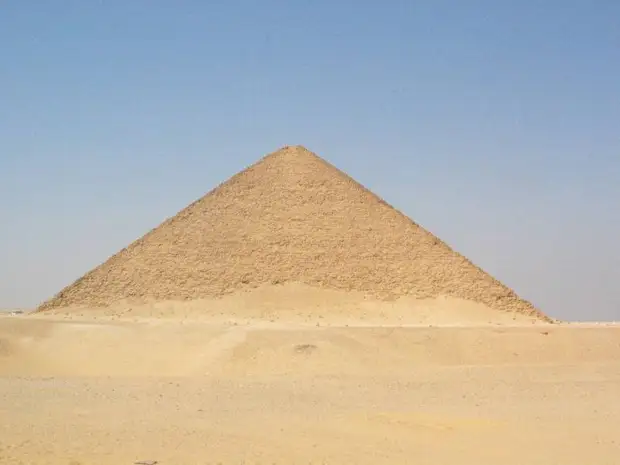 Пирамида снофру имеет 220 104 55. Гробница Снофру. Кладбище Строителей пирамид. Деревня Строителей пирамид. Ломаная пирамида Снофру как попасть.
