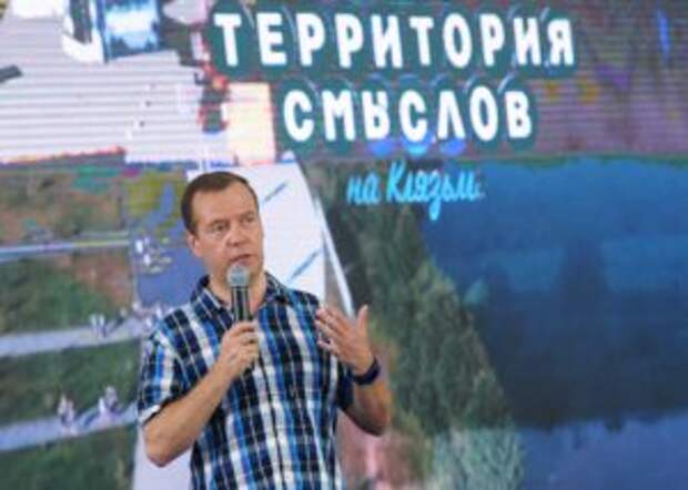 Медведев посоветовал жалующимся на зарплаты учителям идти в бизнес