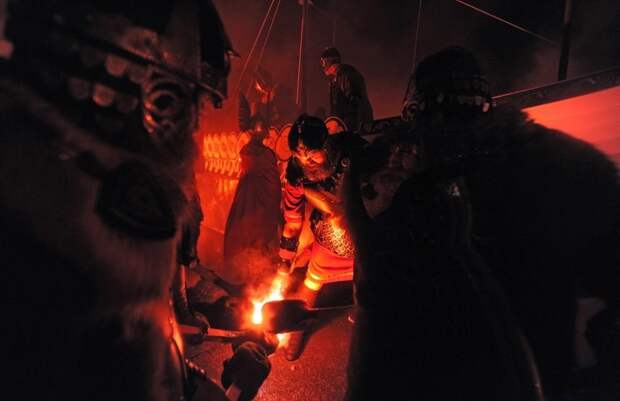 UpHellyAa13 Шетландский праздник Апхеллио