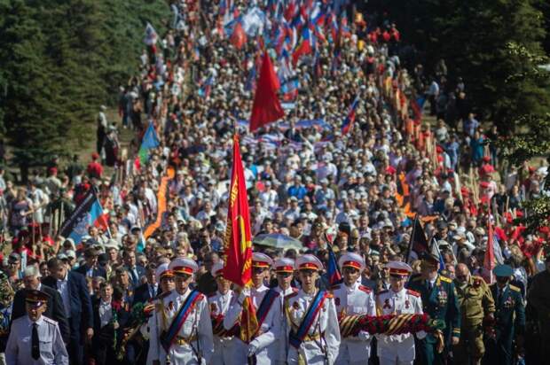 Празднования освобождения Донбасса на Саур-Могиле