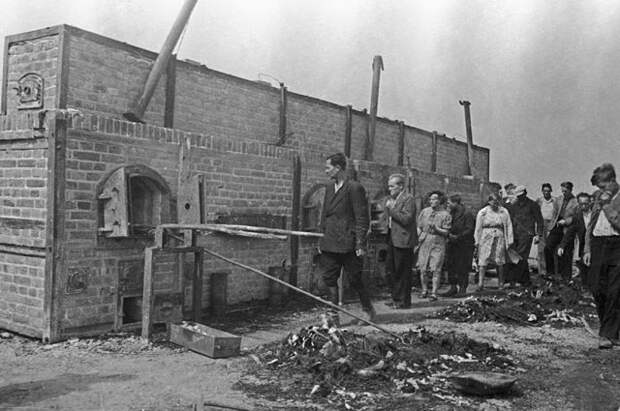 Печи, в которых сжигали трупы узников немецкого концентрационного лагеря смерти Майданек. В этих печах умерщвлено около 80 000 заключенных, из них евреев 60 000.