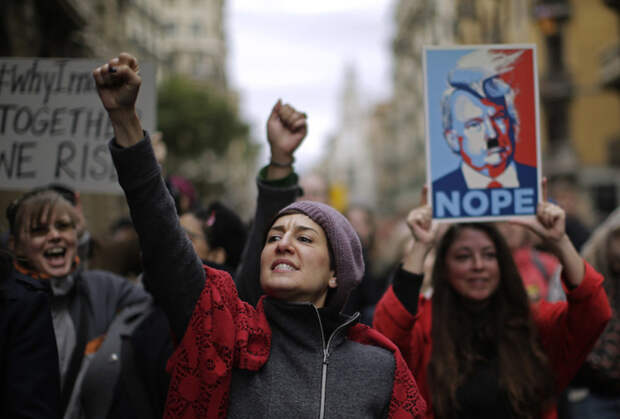 22. Барселона Трамп, демонстрация, протестные настроения, сша, феминизм
