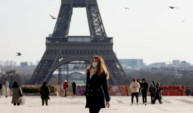 Французам разрешили больше не носить маски на улице