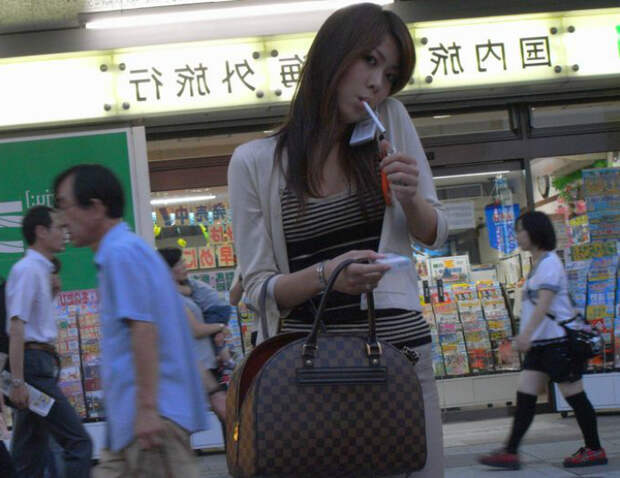 Курение в общественных местах в Японии.