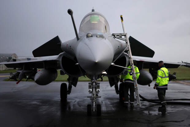 Франция развернула истребители недалеко от российской границы