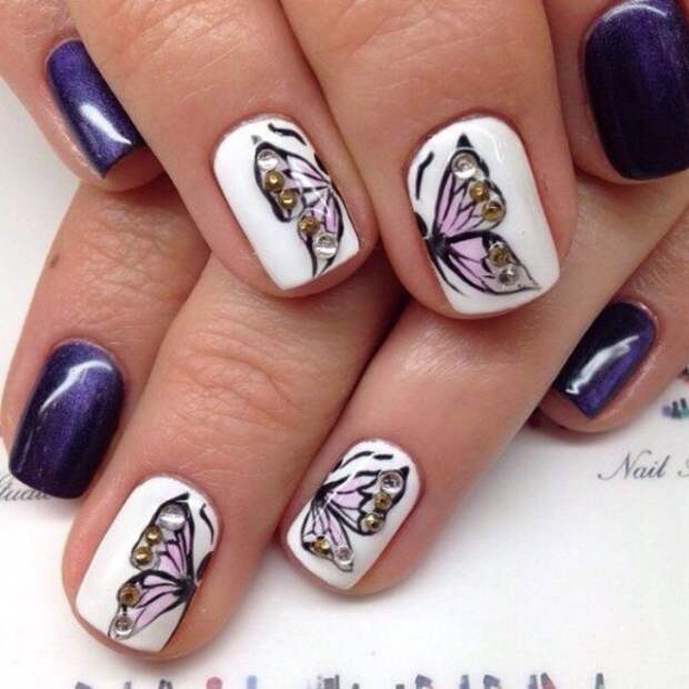 Рисунок бабочек на ногтях