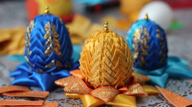 Поделки из лент: варианты изготовления оригинальных изделий (51 фото)