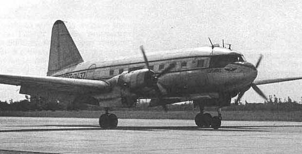 6.Ил-12 в аэропорту Адлер. Лето 1949 г.