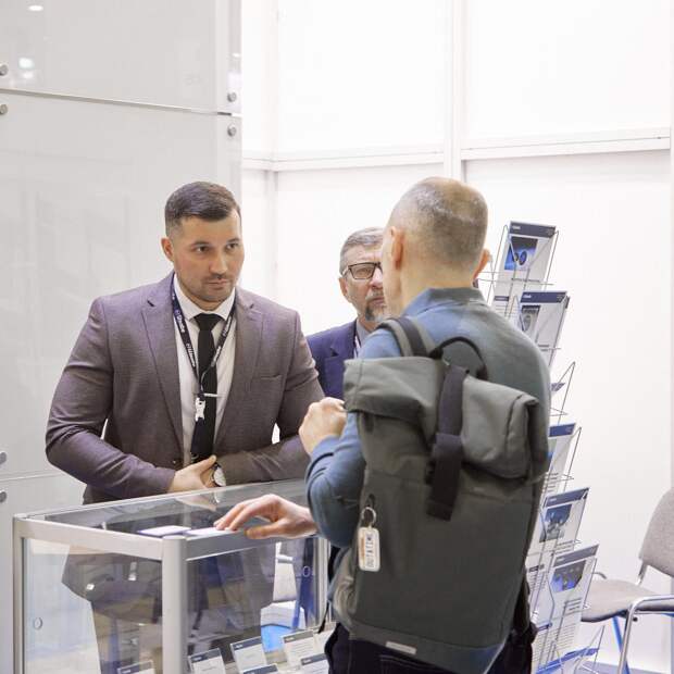 «Швабе» демонстрирует более 20 экспонатов на выставке «Мир стекла»