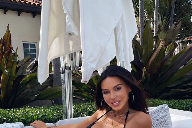 Блогерша Оксана Самойлова выложила архивное фото в бикини