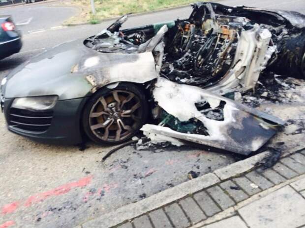 Ужасный пожар унес жизнь еще одного суперкара Audi R8 Ужасный пожар унес жизнь еще одного суперкара Audi R8