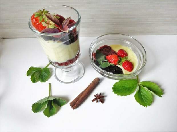 Десерт Роте грютце (Rote Grütze)из замороженных ягод могу есть на завтрак, обед и ужин