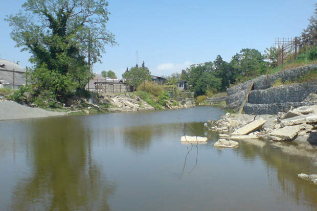 Сочи News: уровень воды в реке Хорота достиг верхнего предела