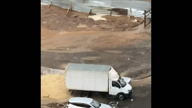 **Волгоград затопило из-за сильных ливней. В городе 10-балльные пробки, машины...