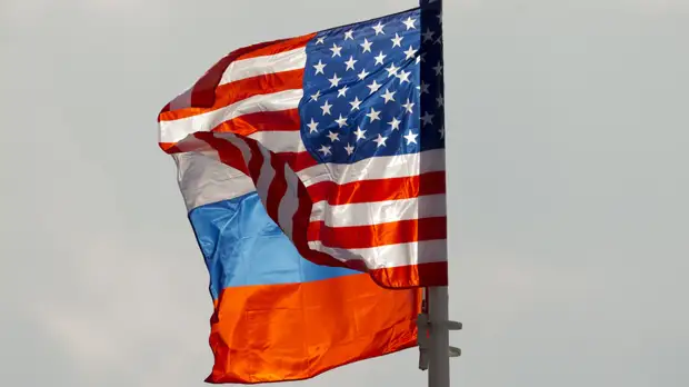 Американский обозреватель WSJ заявил о якобы наличии у России компромата против элиты США