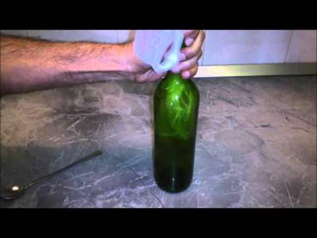 Как достать пробку из пустой бутылки при помощи… пакета