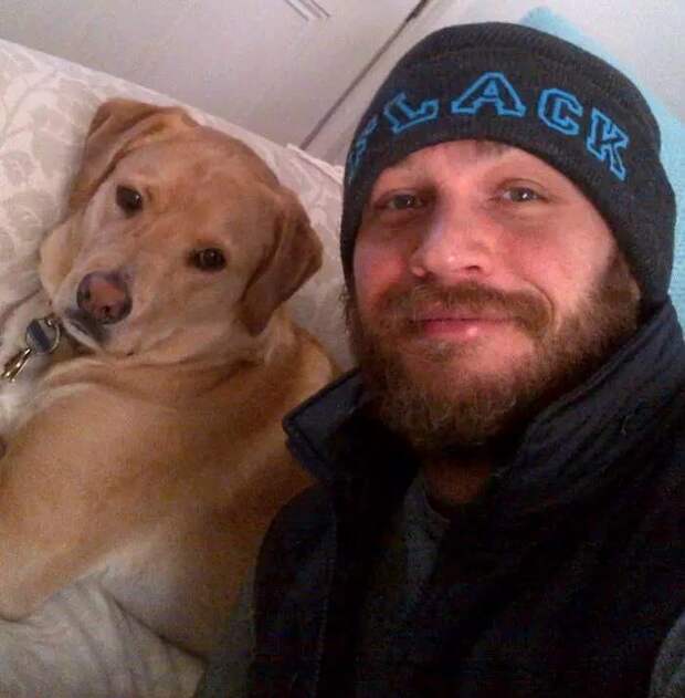 https://sobakibalabaki.com/wp-content/uploads/2017/09/love-for-dogs-tom-hardy-7-59bf724807b3a__700.jpg