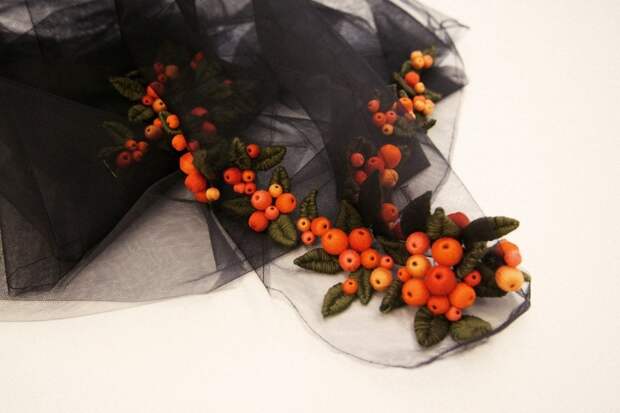 Косынка с рябиной Ulyana Sergeenko Couture