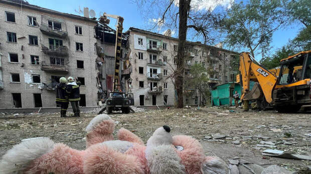 В МЧС заявили, что под завалами в Луганске могут быть еще два человека