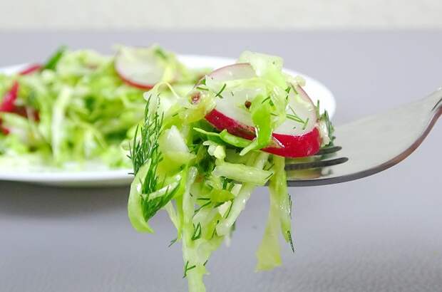 Редиска и капуста провоцируют образование газов. / Фото: eda-menu.ru Редиска и капуста провоцируют образование газов. / Фото: eda-menu.ru