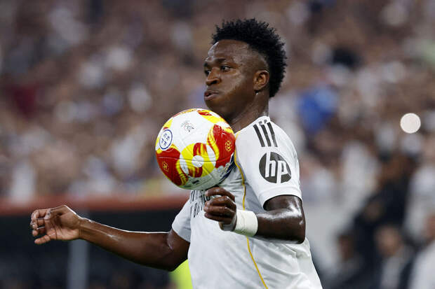 Фанат "Альбасете" кинул в Винисиуса банановую кожуру и назвал обезьяной