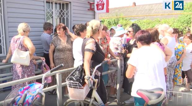 Жители Марьянской пожаловались на работу почты: часами стоят на жаре в очереди, чтобы получить пенсию