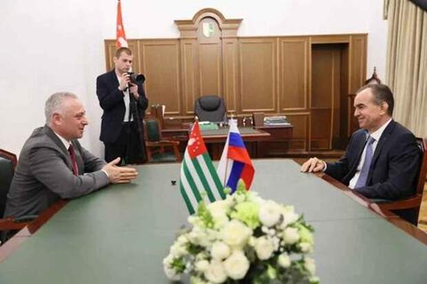 Деловая встреча в Сухуме: о чём говорили губернатор Кубани Кондратьев и президент Абхазии Гунба?