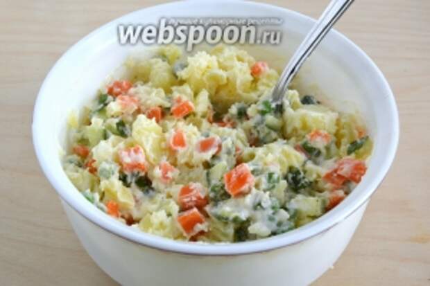 Посолите по вкусу и хорошенько перемешайте. Японский картофельный салат готов!