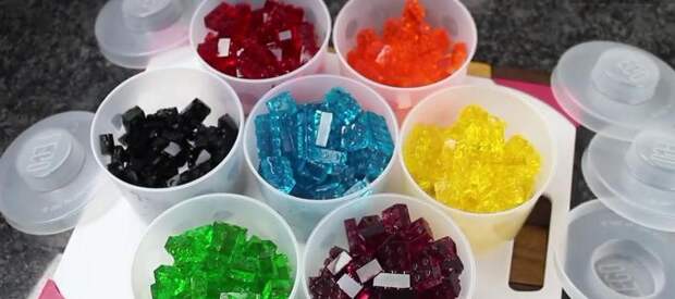 Простой рецепт съедобных LEGO-конфет: детям точно понравится
