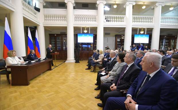 Владимир Путин встретился с членами Совета законодателей.