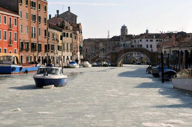 Разоблачаем! Замерзшая Венеция?