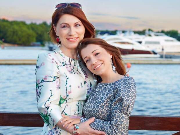 Как Роза Сябитова и ее дочь выглядели несколько лет назад и сейчас. Фото
