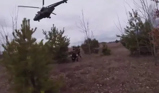 Появилось видео, как российские десантники берут под контроль аэродром на Украине