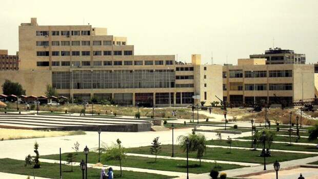 Асад поддерживает студентов, возвращая образование в Сирии на довоенный уровень Факультет искусств и гуманитарных наук Университета Алеппо.