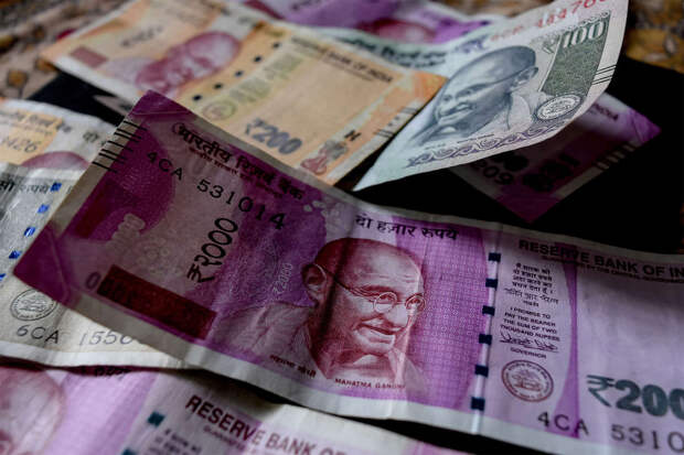 Корпоративные клиенты Сбера смогут размещать депозиты в рупиях