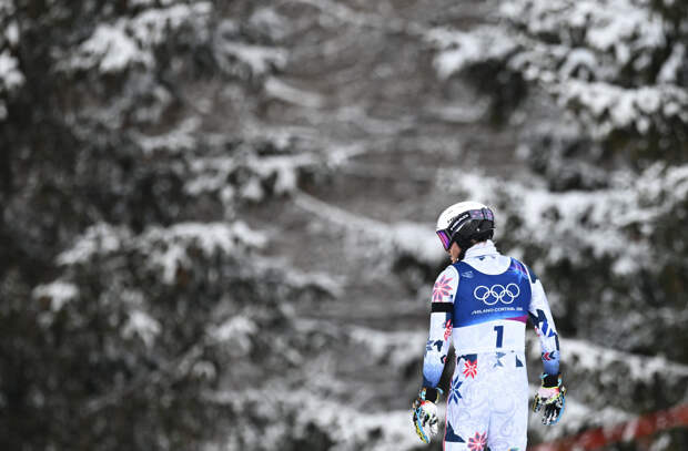 Норвежский горнолыжник ушел в лес после падения на Олимпиаде